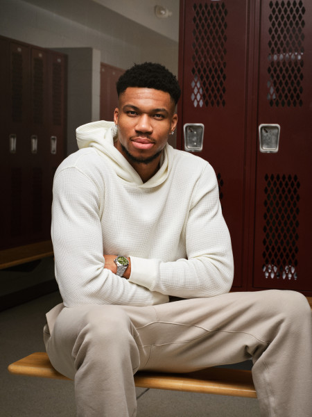 BREITLING CHRONOMAT AUTOMATIC GMT 40 GIANNIS ANTETOKOUNMPO LIMITED EDITION A32398A11L1A1