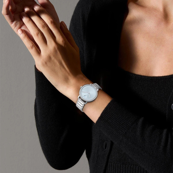 дамски часовник кварцов movado-3601190-on-wrist-classicwatches