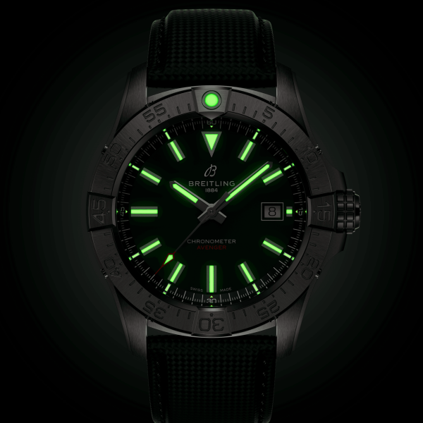 BREITLING AVENGER AUTOMATIC 42 A17328101L1X1