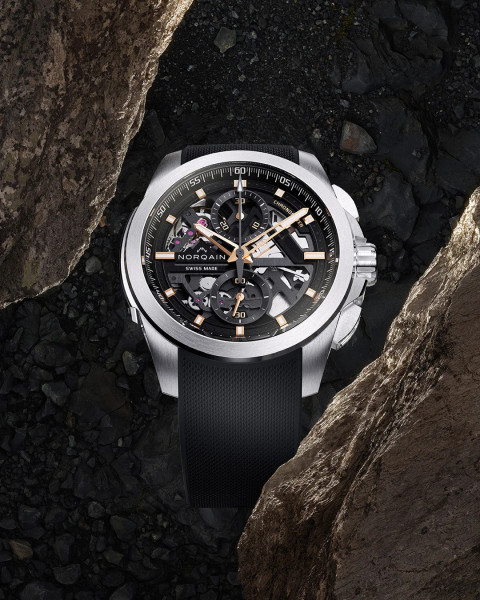 Часовник NORQAIN Independence Skeleton Chrono 42mm N3200.40S01.B01 – автоматичен Flyback хронограф с COSC сертификация – classicwatches.bg