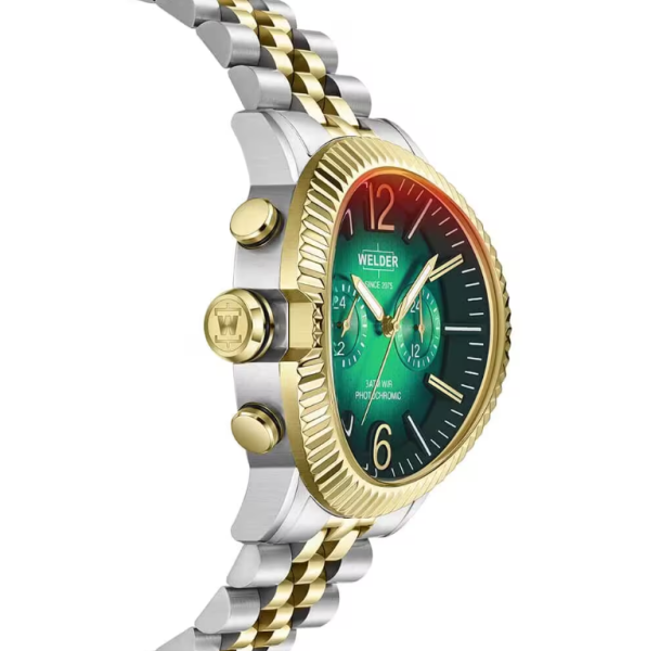 часовник welder edge 43 мм зелен фотохромен циферблат classicwatches.bg