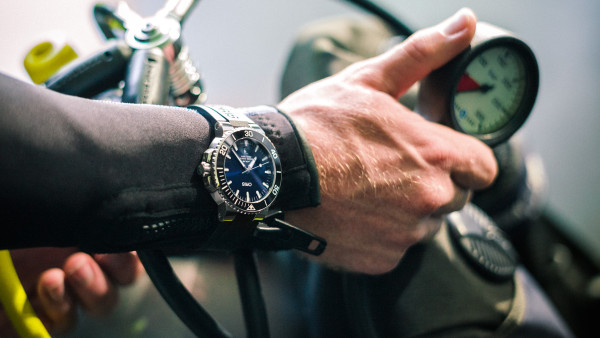 ORIS AQUIS DIVING DATE 43.5MM 733 7730 4135-07 4 24 65EB